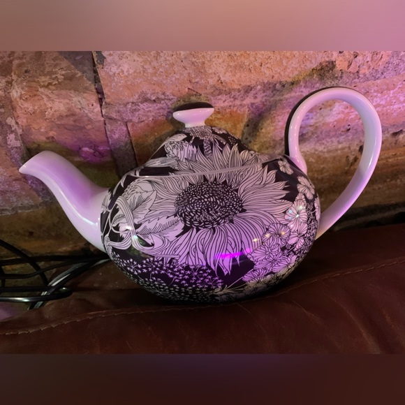 Liberty of London X Target Teapot - Picture 1 of 1
